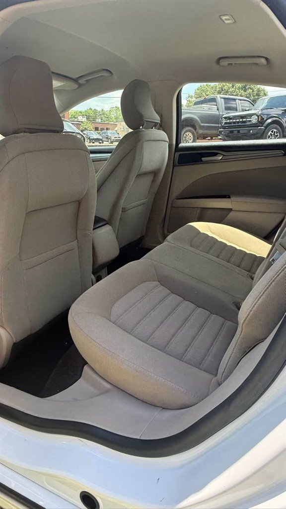 2018 Ford Fusion SE - Photo 9
