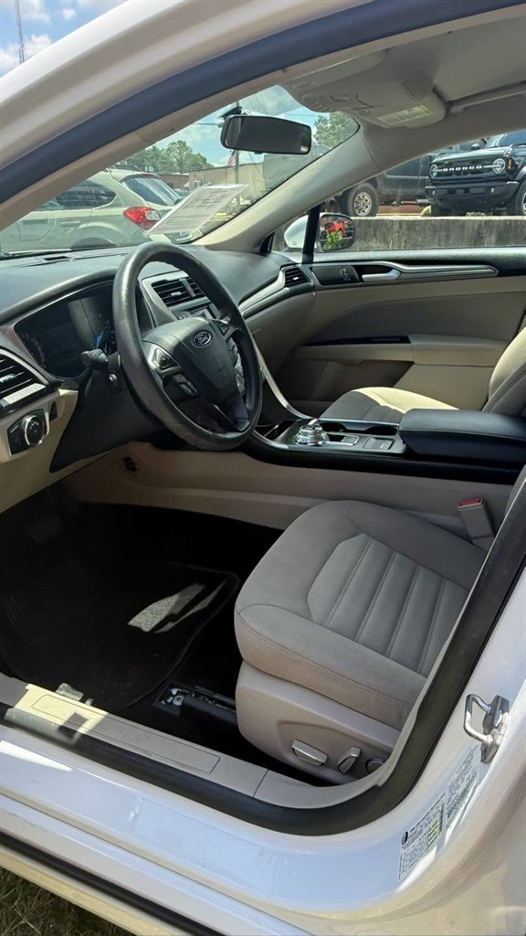 2018 Ford Fusion SE - Photo 8