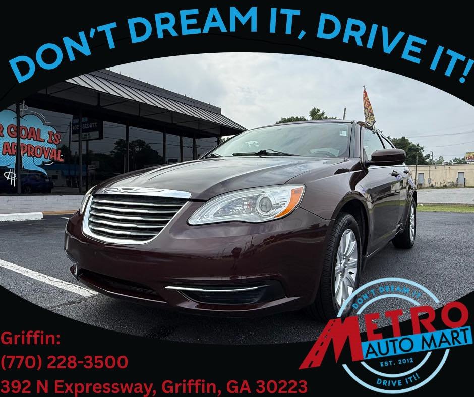 2013 Chrysler 200 Touring's photo