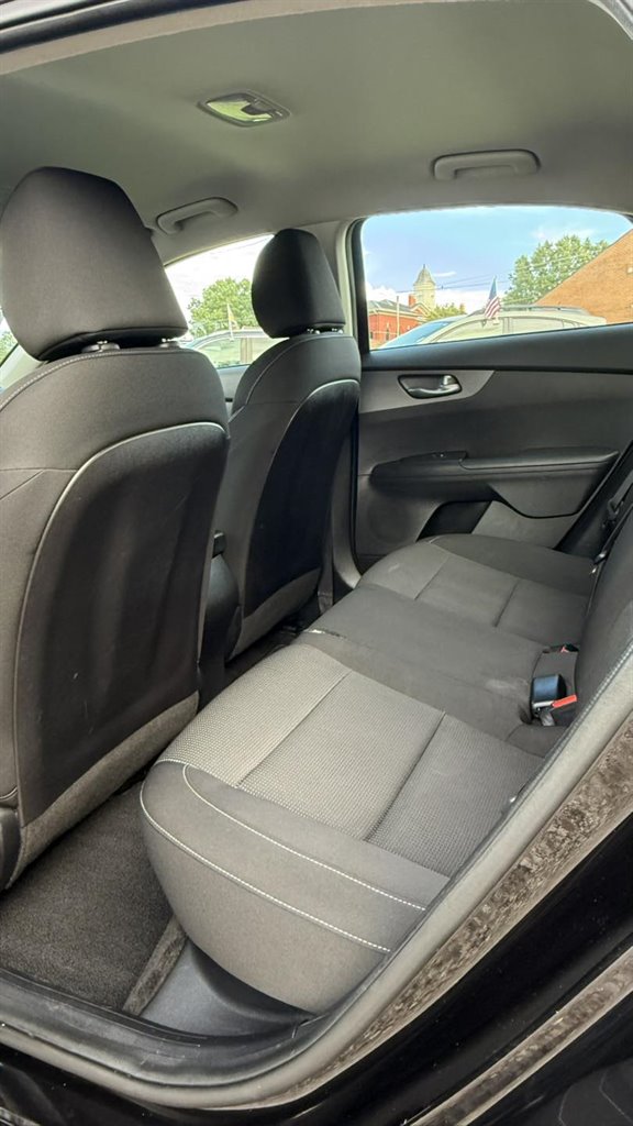 2021 Kia Forte LXS - Photo 9